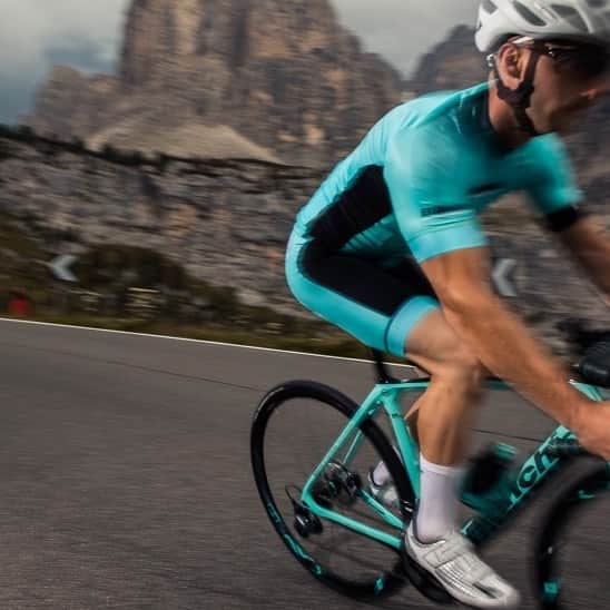 のインスタグラム：「If speed has a color, it should be Celeste.  #bianchibicycles  #ビアンキ　#celeste」