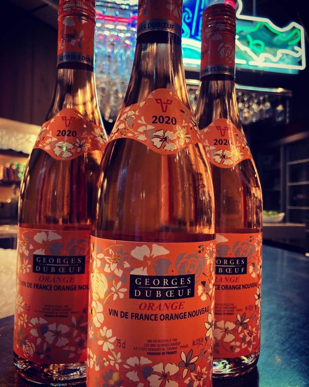 のインスタグラム：「いよいよ、明日🍷 ボジョレヌーボ解禁です。 魚金では、洋食全店で飲んで頂けます(｡･ω･｡) 更に今年は、"オレンジボジョレー"なるものも入荷しているとの事！ 皆さんボジョレーでサンテ🥂してください〜🐟 #魚金 #uokin #bar #bistro #italian #french #ボジョレー解禁 #beaujolaisnouveau #オレンジボジョレー #とは」