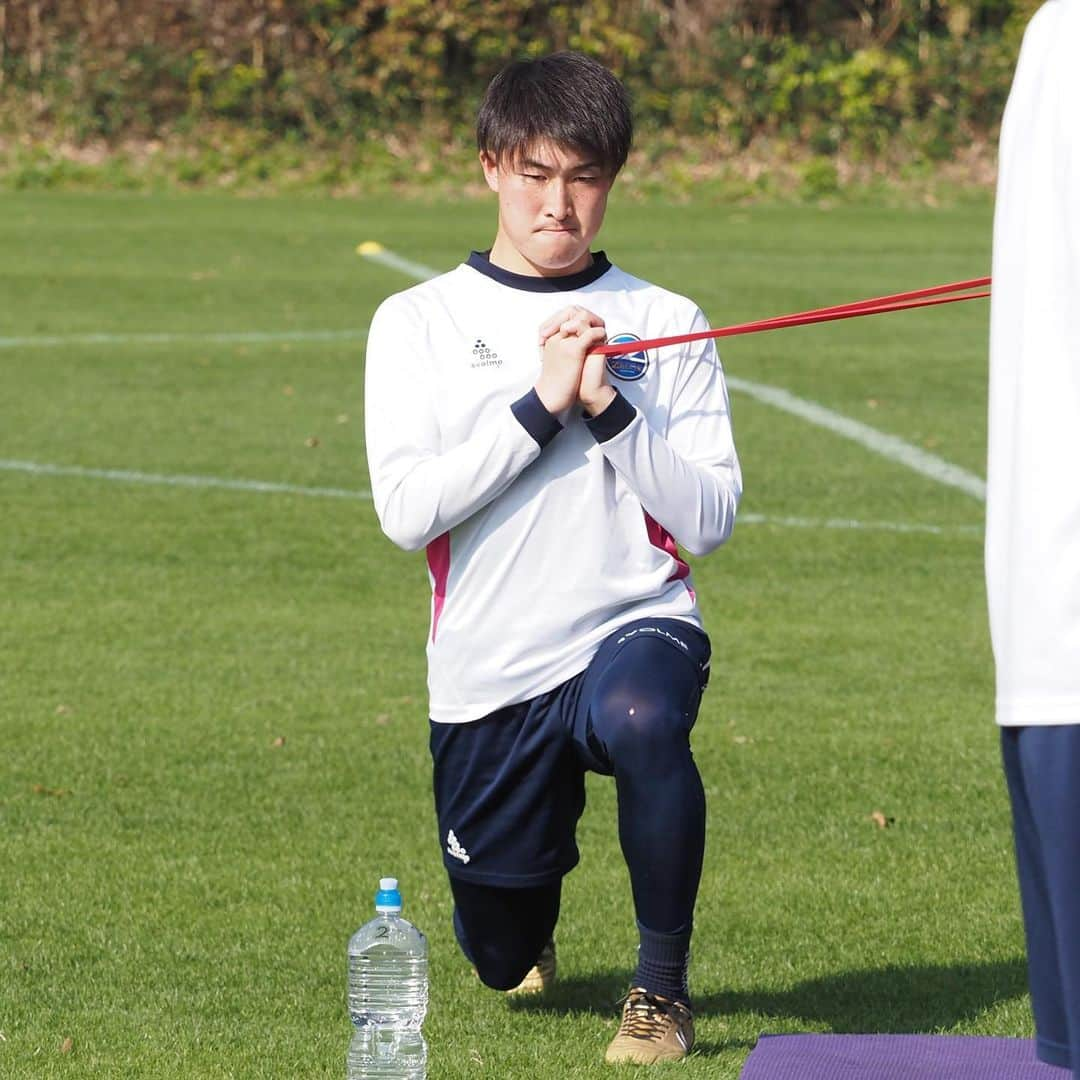 FC町田ゼルビアさんのインスタグラム写真 - (FC町田ゼルビアInstagram)「本日のトレーニングフォト(10枚)👟⚽️ スワイプしてね→📸 . 🗓11月18日(水) 1️⃣ #大谷尚輝 2️⃣ #ステファン 3️⃣ #酒井隆介 4️⃣ #橋村龍ジョセフ 5️⃣ #晴山岬 6️⃣ #ジョンチュングン 7️⃣ #吉尾海夏 8️⃣ #李漢宰  9️⃣ #井上裕大 🔟 #奥山政幸  #FC町田ゼルビア #zelvia #Jリーグ #サッカー #スポーツ #soccer #football #jleague #町田 #svolme #上の原グラウンド #トレーニング #イケメン」11月18日 22時41分 - fcmachidazelvia