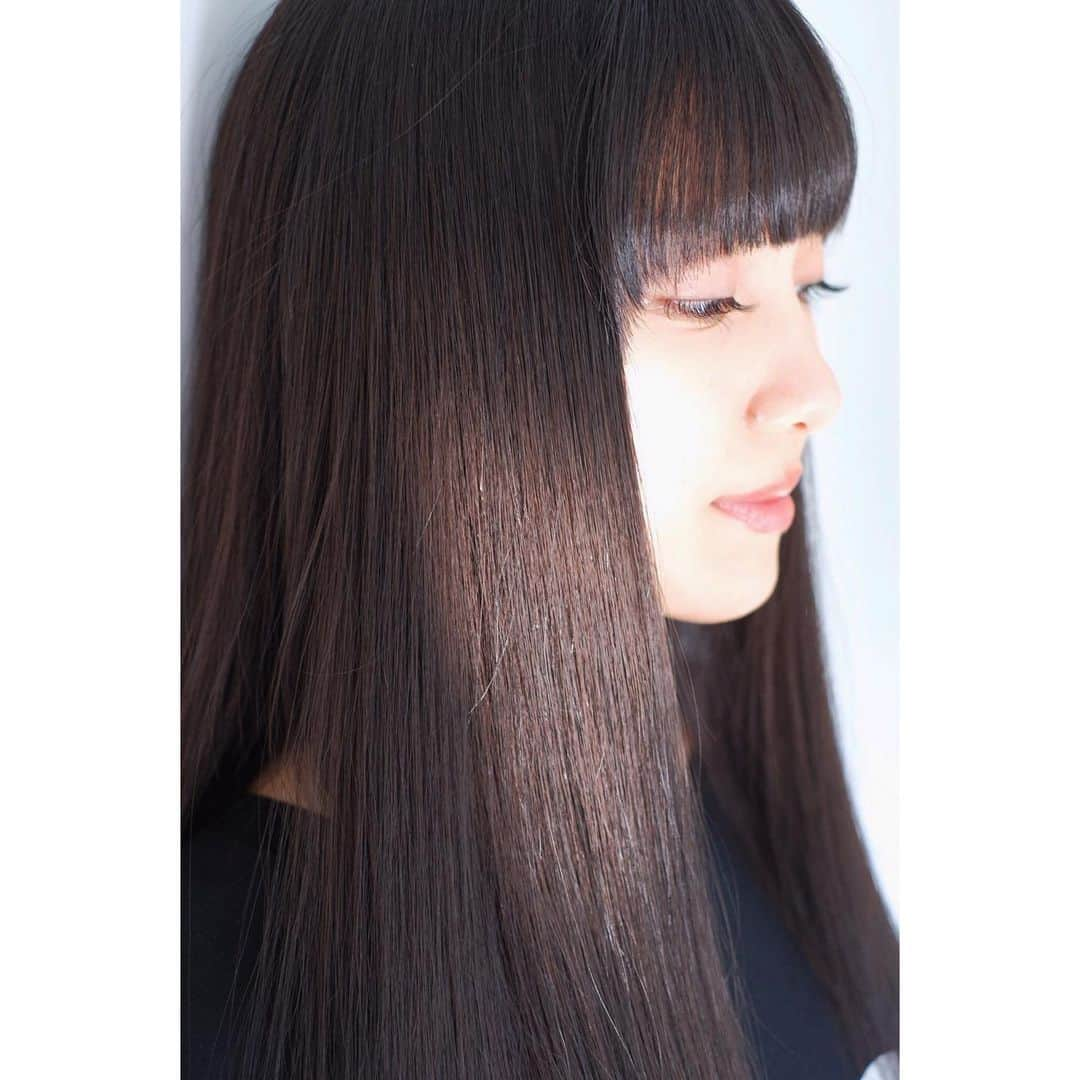 長谷川晴奈さんのインスタグラム写真 - (長谷川晴奈Instagram)「my hair💇🏻‍♀️ @samiiii_photos ✂︎💈  #横顔　#ヘアメンテ　#ヘアスタイル　#黒髪ロング　#さらさらヘアー #黒髪ロングストレート #黒髪　#地毛　#えもい #エモさ #エモい #美容室　#トリートメント　#ヘアトリートメント　#艶髪　#myhair #hair #hairstyle #straighthair」11月18日 22時44分 - haruna_hasegawa71