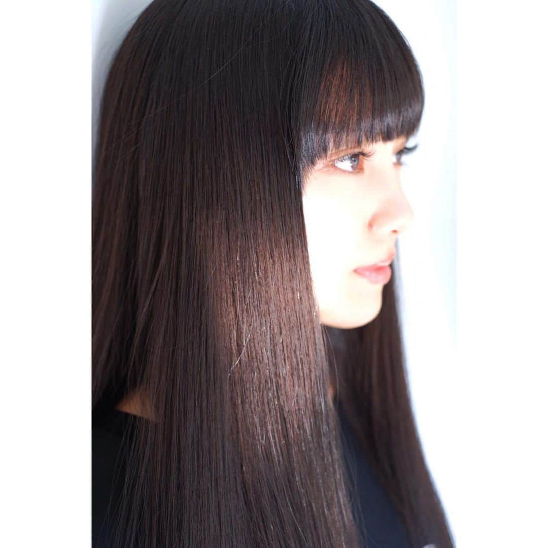 長谷川晴奈さんのインスタグラム写真 - (長谷川晴奈Instagram)「my hair💇🏻‍♀️ @samiiii_photos ✂︎💈  #横顔　#ヘアメンテ　#ヘアスタイル　#黒髪ロング　#さらさらヘアー #黒髪ロングストレート #黒髪　#地毛　#えもい #エモさ #エモい #美容室　#トリートメント　#ヘアトリートメント　#艶髪　#myhair #hair #hairstyle #straighthair」11月18日 22時44分 - haruna_hasegawa71