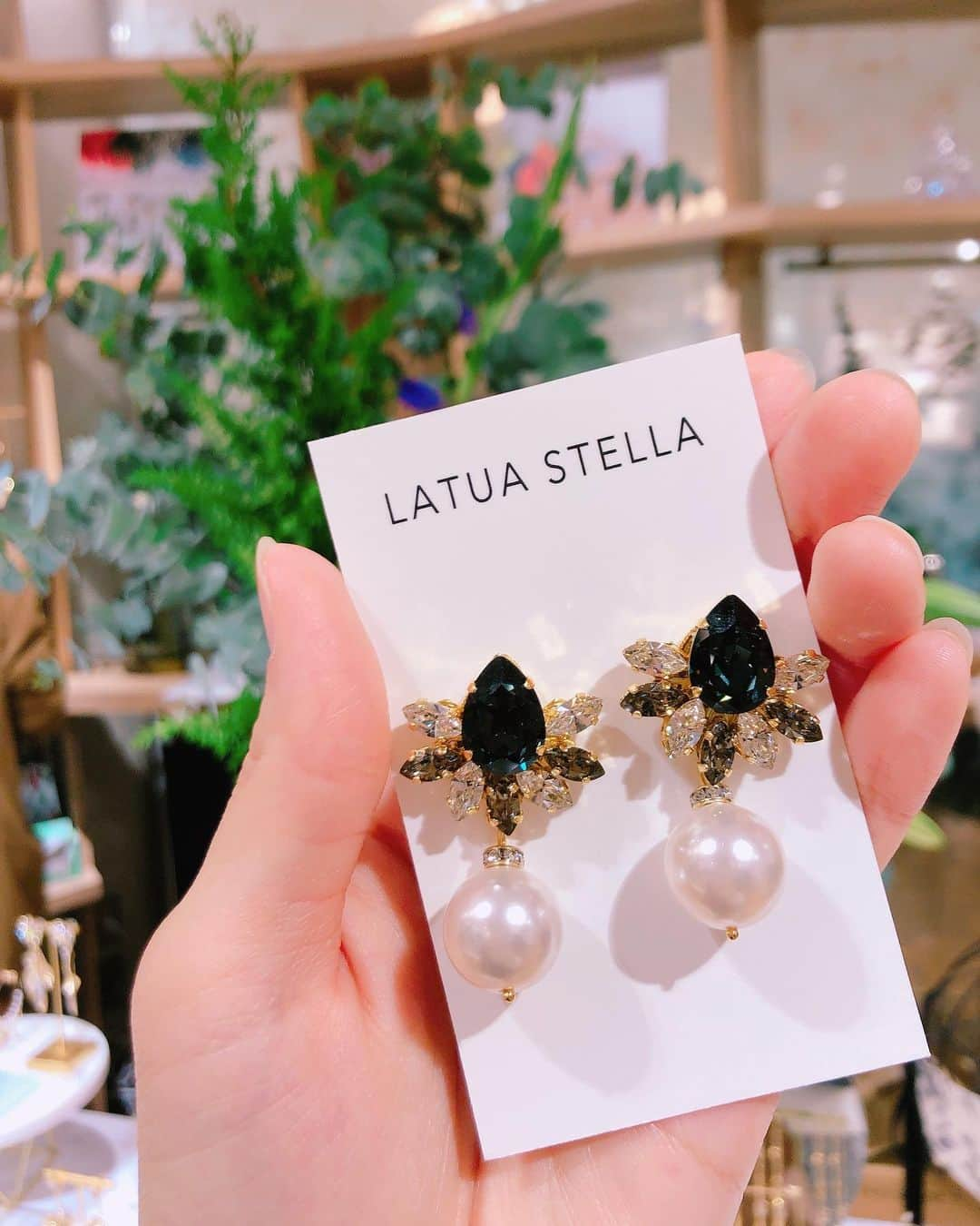 花蝶しほさんのインスタグラム写真 - (花蝶しほInstagram)「#仕事終わりに #ダッシュで #大好きな #latuastella #latuastellaofficial #ポップアップストアへ #またまた #お気に入りの #ピアスと #出会えました #しばらく #この子ばっかり #着けちゃいそうw」11月18日 17時24分 - s1h0i1h2o