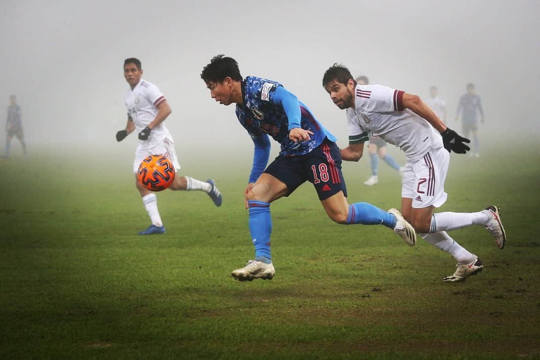 浅野拓磨さんのインスタグラム写真 - (浅野拓磨Instagram)「vs Mexico 🇲🇽  0-2 　 今回の日本代表活動が終わり自チームに戻ります。 チーム、個人としてもっと成長しないと。 　 世界中がコロナ禍で大変な状況の中なんの問題もなく今回の活動が出来たこと、沢山の人が努力と行動をしてくれたからだと思います。 改めて感謝します。 　 #日本代表 #japan #感謝。」11月18日 17時25分 - asatakugram