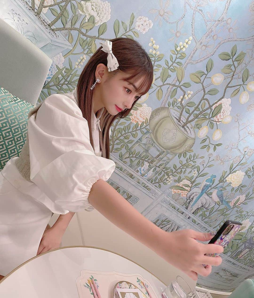 ERENAのインスタグラム：「さきちゃんによる 隠し撮りシリーズが盛れるんだな🎀」