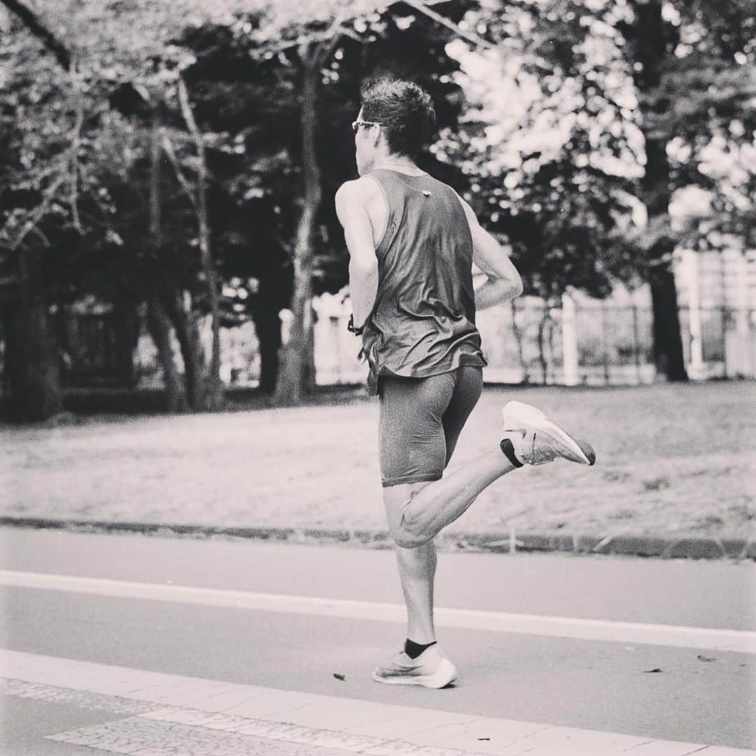 小椋裕介のインスタグラム：「. . next race 12/4.  Japan Athletics Championships in OSAKA.  men's 10000m.  #marathon #yakult #nike #nikerunning #oakly #oaklyjapan #heartz #tracksmith」