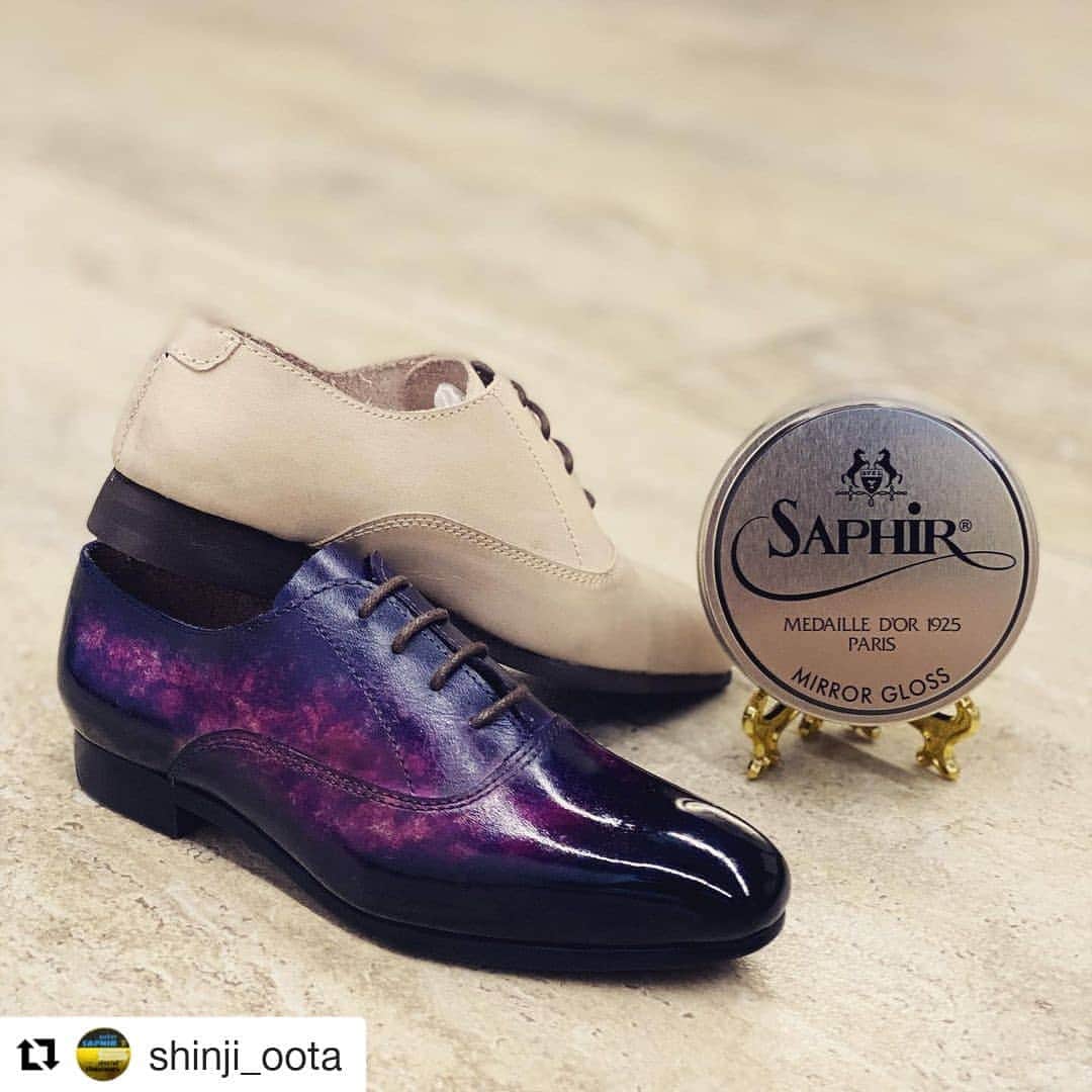 PR Sato Saphir（サフィール）さんのインスタグラム写真 - (PR Sato Saphir（サフィール）Instagram)「. パティーヌを体験できる無地のミニ靴の販売を計画中。 \15,000〜(予定価格) 靴の長さ 19cm  パティーヌを楽しんだ後、お部屋に飾って楽しめます。 ただし、履くことはできません。 乞うご期待！  #Repost @shinji_oota (@get_repost) ・・・  #saphir #saphirnoir #ミニ  #saphirmedailledor #patine #shoeshine #highshine #mirrorshine #shoes #mensshoes #leathershoes #shoeslover #サフィール #サフィールノワール  #シューケア #靴磨き #ハイシャイン  #鏡面磨き #紳士靴 #革靴 #靴好き  #足元倶楽部 #あしもと倶楽部  #オシャレさんと繋がりたい  #パティーヌ #パティーヌシューズ  #ミラーグロス #手染め」11月18日 17時34分 - saphir_japan