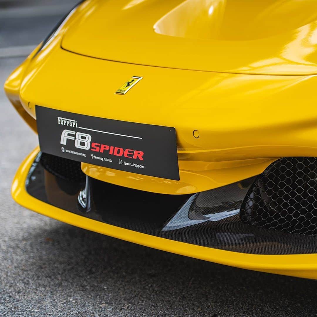 Ferrari Japanさんのインスタグラム写真 - (Ferrari JapanInstagram)「カーボンファイバーは、強度、アグレッシブさ、軽量化の要素をブレンドした、あらゆるモータースポーツに見られる素材です。 #FerrariF8Spider をさらに上のレベルに引き上げ、フェラーリ純正アクセサリーを選択する悦びを体感してください。カーボンファイバー・エアスプリッター、カーボンファイバー・フロントスポイラー、カーボンファイバー・リムを使用して車をカスタマイズして、独自のパフォーマンスステートメントを手に入れましょう。   詳細は、プロフィールリンクにアクセスしてご覧ください。  #Ferrari #CarsWithoutLimits #FerrariGenuineAccessories #CarbonFibre #フェラーリ #F8スパイダー #カーボンファイバー」11月18日 17時33分 - ferrarijpn