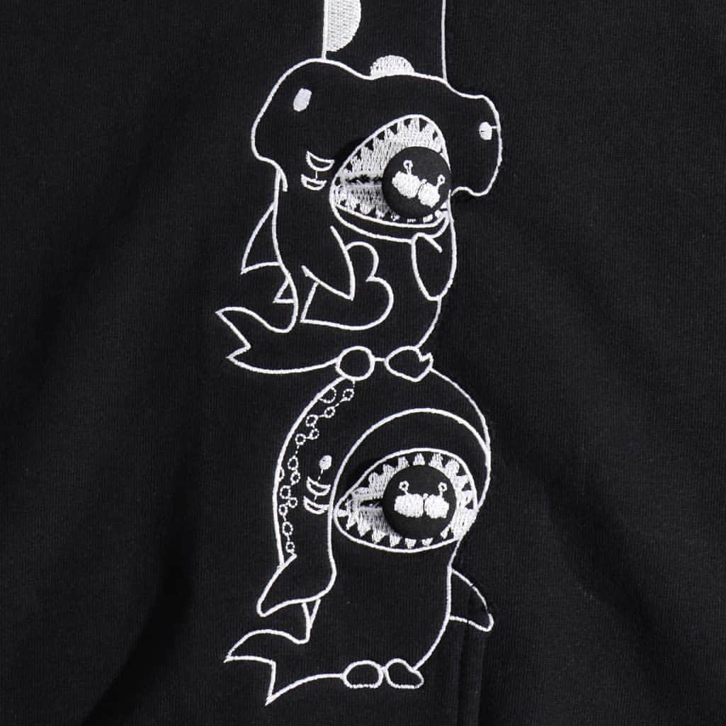 ScoLar(スカラー) ネットショップさんのインスタグラム写真 - (ScoLar(スカラー) ネットショップInstagram)「🦈( '-' 🦈)明日17時発売！ サメシリーズ最新作🌊  サメの着ぐるみラビルがまさかのボタンに！？  着ているだけで楽しくなれる、スウェット素材のパーカーです♡  その他可愛い新作もたくさん発売！ 是非スカラーウェブストアをチェックしてみてください✨  Model @azumi.3.3.3 Photo @kazuhisataniguchi_309 @309studio_  - scolarの他の商品はコチラ - #scolar #isscolar #scolarparity #スカラー #イズスカラー #スカラーパリティ #scolarofficial #scolar_ootd #ハデカワ #個性的 #着るアート #スカラーちゃん親衛隊  - 原宿系はコチラ - #harajukukawaii #harajukustyle #harajukufashion  - ファッションはコチラ - #2020aw #kawaiigirl #coordinate #likeforlikes #秋コーデ #お洒落好き #個性的ファッション #個性的‬ #オシャレ女子 #kawaiifashion #個性派ファッション #冬コーデ  - サメアイテム🦈はコチラ - #サメ #サメ好き #鮫 #shark」11月18日 17時46分 - scolar_netshop