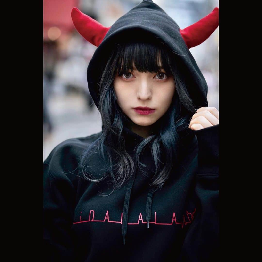 SiMさんのインスタグラム写真 - (SiMInstagram)「【SiM WiNTER COLLECTION 2020】  -HORNED HOODiE "Devil In My Heart"-  受注期間:11/22(日) 23:59まで 受付はこちらへ→collectivejp.com  Model: @raimu0726_official  Photo: @hideaki_nagata Hair make:  @makisakate Project Assistant:  @s.uneo」11月18日 18時00分 - sim_japan