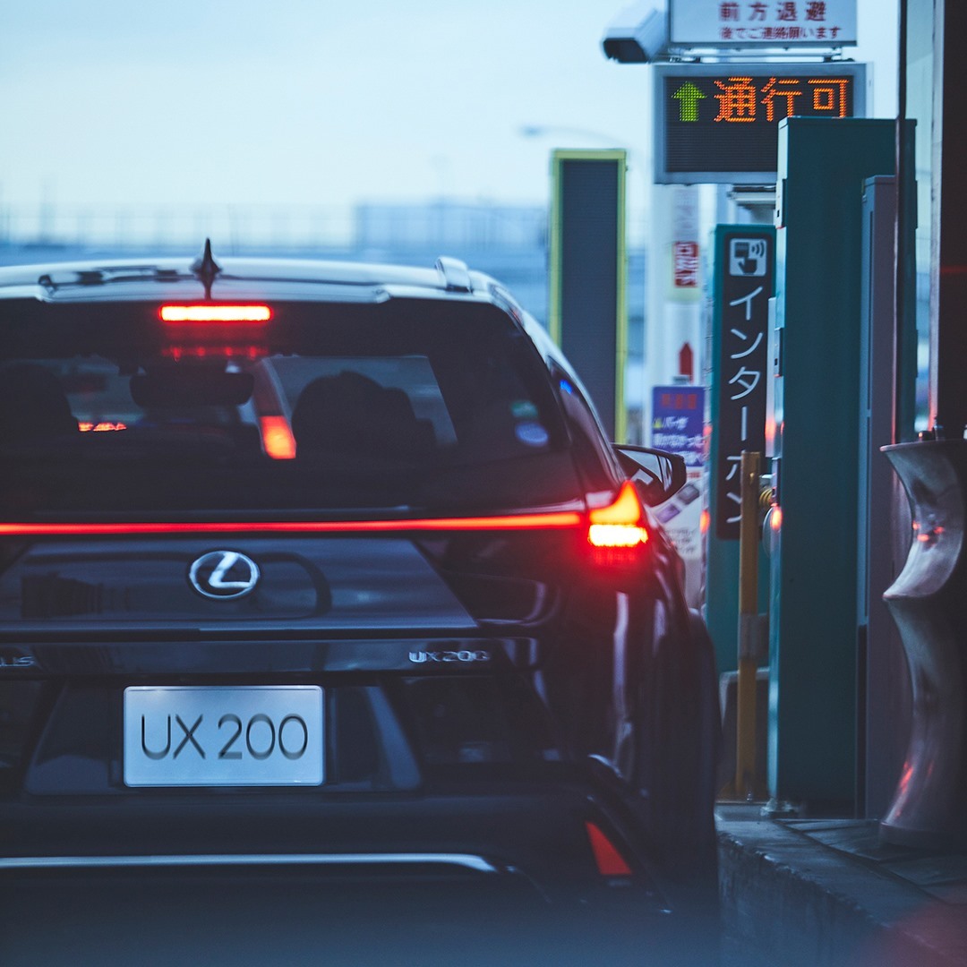 LEXUS / レクサスさんのインスタグラム写真 - (LEXUS / レクサスInstagram)「L字から流れる真一文字のテールランプはUXの進化の証。  #レクサス #Lexus #LexusUX #レクサスUX  #UXと過ごす日常 #OneMoreThing #SUV #車好きな人と繋がりたい #drive #ドライブ #テールランプ」11月18日 18時00分 - lexus_jp