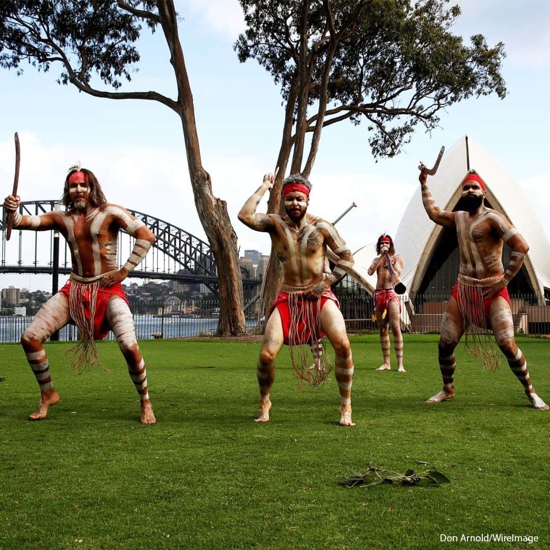 ABC Newsさんのインスタグラム写真 - (ABC NewsInstagram)「Dancers perform during the Dance Rights competition media call on Bennelong Lawn, Sydney, Australia. The Calling Country Ceremony marks the start of the sixth annual Dance Rites competition, which is being held online for 2020. Dance Rites 2020 will bring together over 350 performers from 27 Aboriginal and Torres Strait Islander dance groups from around the country in a celebratory digital event. #australia #sydney」11月18日 18時00分 - abcnews