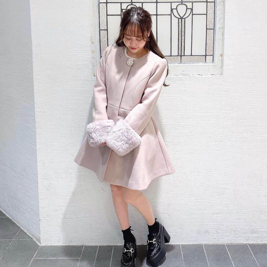 evelyn.coordinateさんのインスタグラム写真 - (evelyn.coordinateInstagram)「.  ☑︎オリジナルビジューフレアコート ¥13,800+tax  人気商品ですので お早めのご来店をお願い致します♡  ※在庫状況は各店舗に直接お問い合わせ下さいませ。  【Sサイズ着用】  #エブリン#オリジナルビジューフレアコート#オリジナル厚底ビットローファー#evelyn#instagram#followme」11月18日 17時57分 - evelyn.coordinate