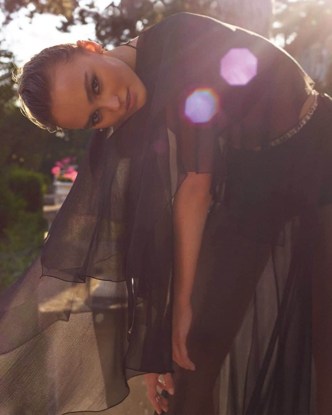シャネルさんのインスタグラム写真 - (シャネルInstagram)「The golden hour — a cape and skirt in black chiffon move with elegance and grace. The CHANEL Cruise 2020/21 collection is embodied by Lily-Rose Depp and photographed by Karim Sadli.  The collection is now available in boutiques.  #CHANELCruise #CHANEL @LilyRose_Depp #LilyRoseDepp @KarimSadli #KarimSadli」11月18日 18時01分 - chanelofficial