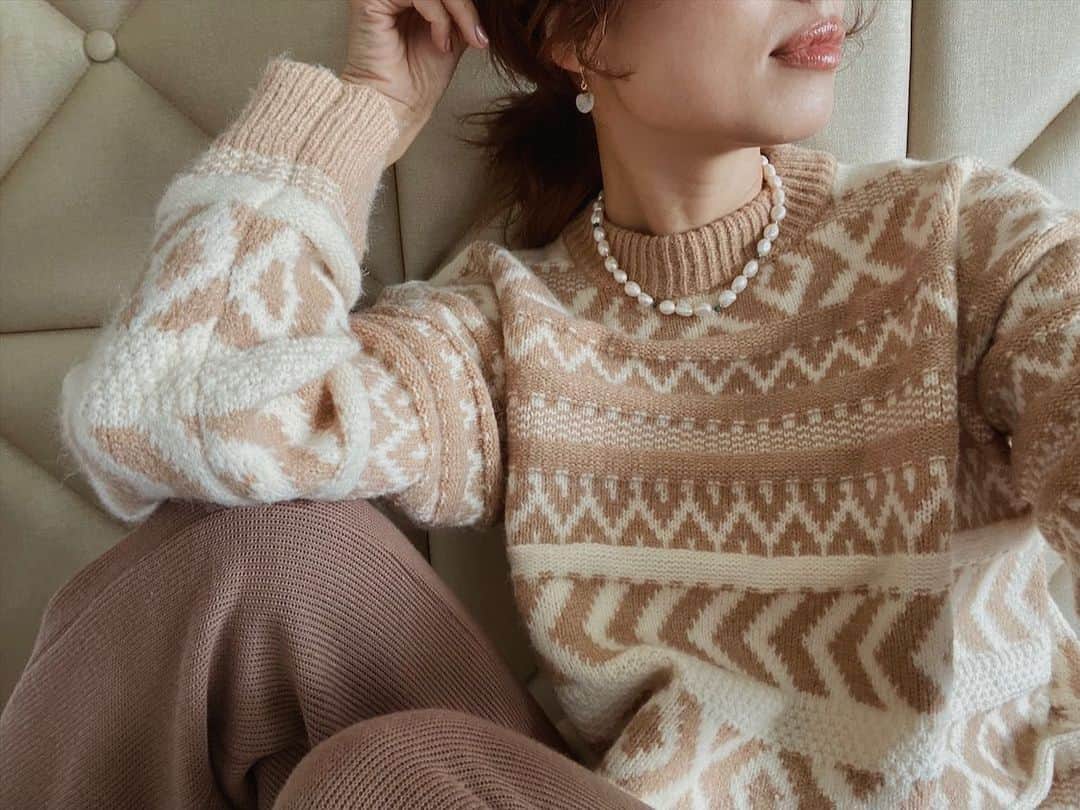eiko kagamiのインスタグラム：「. . @sandlessmoon  今夜21:00〜、インスタライブに参加させて頂きます🙇‍♀️🤎 . また皆さまと盛り上がれる時間がかなり楽しみです🤣!! どうぞ宜しくお願い致します🙇‍♀️ . . . . #このニットもお気に入り #セットアップのボトムともピッタリ #インスタライブ #またわちゃわちゃの予感満載😂 #楽しみ😍」