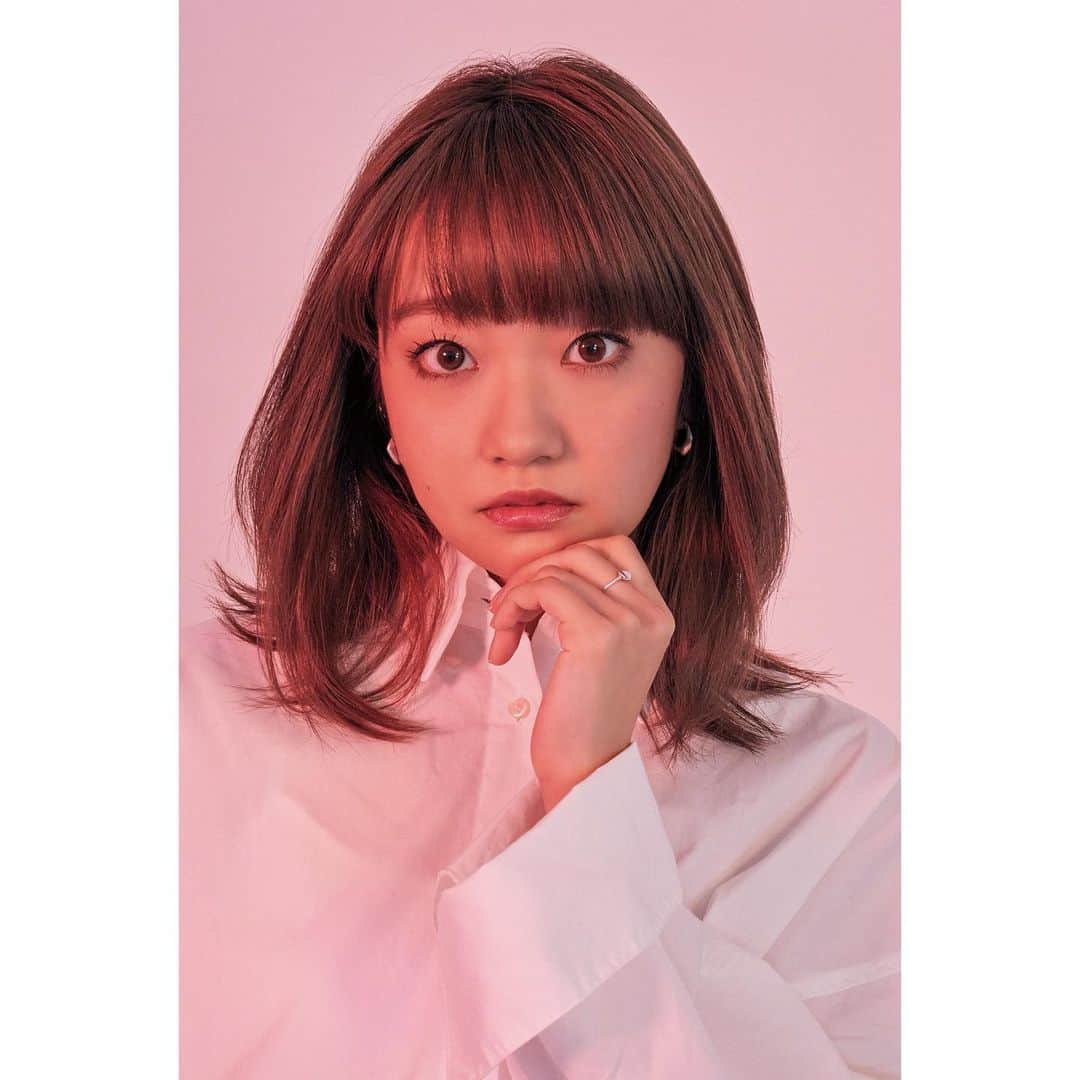 大橋彩香さんのインスタグラム写真 - (大橋彩香Instagram)「#大橋彩香 3rdアルバム「WINGS」アー写、ジャケ写、MV、INDEXなど公開されています！是非チェックしてください！ ●MV→ https://youtu.be/_aJWT-ndRcY  そして、新たなお知らせです！！  【お知らせ‼️】 来週大橋オフィシャルファンクラブ「BIG BRIDGE FAMILY」での生放送にて✨重大発表✨があります！  ●11/24(火) 🔸19:30〜FC限定生配信発表 ※「START DASH」MVを見ながらのトーク＆重大発表！  🔸20:00頃〜SNSでの配信も予定しています！  #大橋彩香WINGS ●配信詳細→ https://ohashiayaka.com/contents/375042」11月18日 18時07分 - ayaka_ohashi