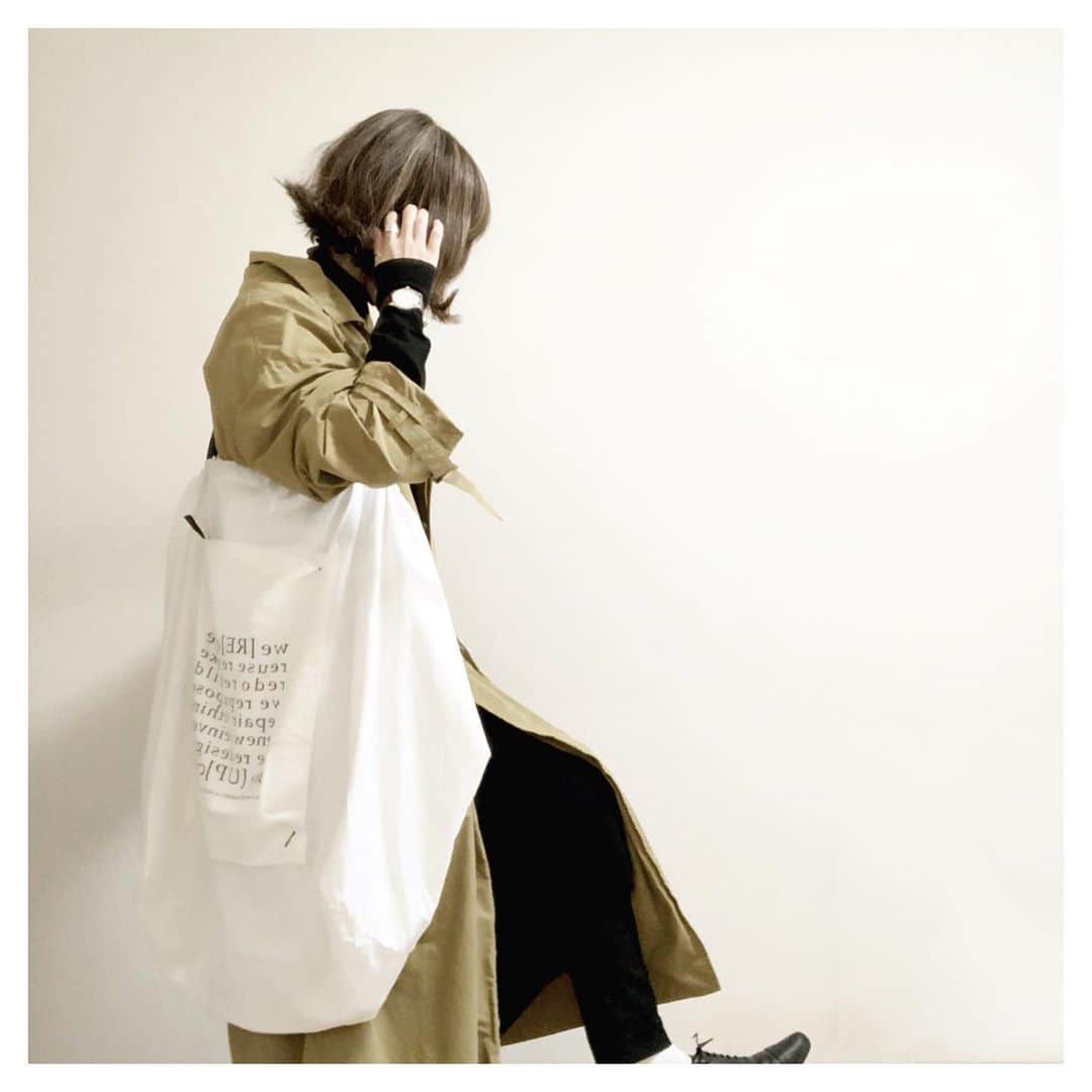 のインスタグラム：「・ ・ #今日の全身 ・ +J のニットワンピもなぜかカゴに入れてたヤツ。 ・ 袖のリブが長めで裾にも二重のリブが入ってるから裾がヘロヘロせず重さがでるからきれいなAラインに。 ↑相変わらず見えてない ・ ・ ・ ・ #instafashion #fashion #me #着画 #coat : #jsluxe #bag : #albumdefamilia  #onepiece : #uniqlo #plusj  #pants : #プラスj #shoes : #chausser #watch : #kuoe #今日のん #今日の服 #ピスタチオソフト食べたヽ(`Д´)ﾉ🍦💕 ・」