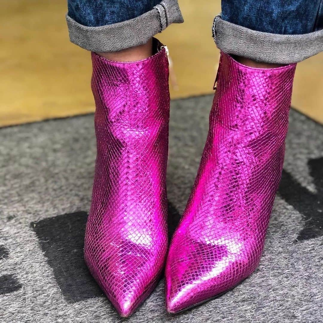 イズロさんのインスタグラム写真 - (イズロInstagram)「#islo #isloshoes #isloisabellalorusso #shoes #ankleboots #leather #shop #rivenditoreautorizzato #number11 #number11shoes #caserta #printedleather #rettile #snake #serpente #shopping #fashion #style #heels #tacchi #colore #fw #shoesaddict #shoeslover #musthave #staytuned #matilde」11月18日 18時12分 - islo_isabellalorusso