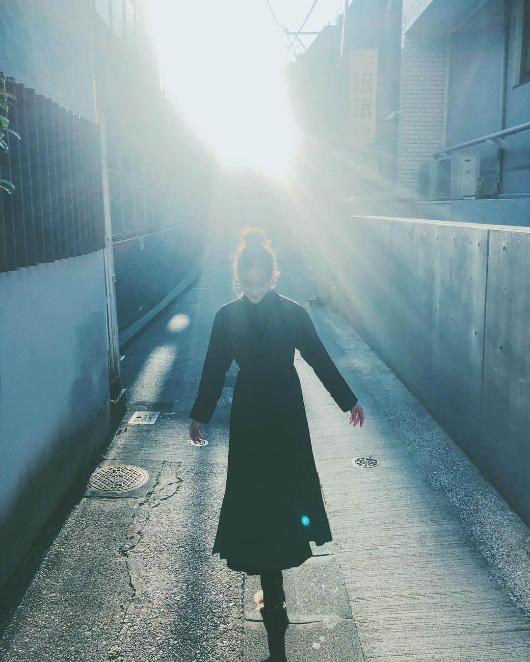 野崎萌香さんのインスタグラム写真 - (野崎萌香Instagram)「Shower of light.  @kanbepouty 📸」11月18日 18時13分 - moeka_nozaki