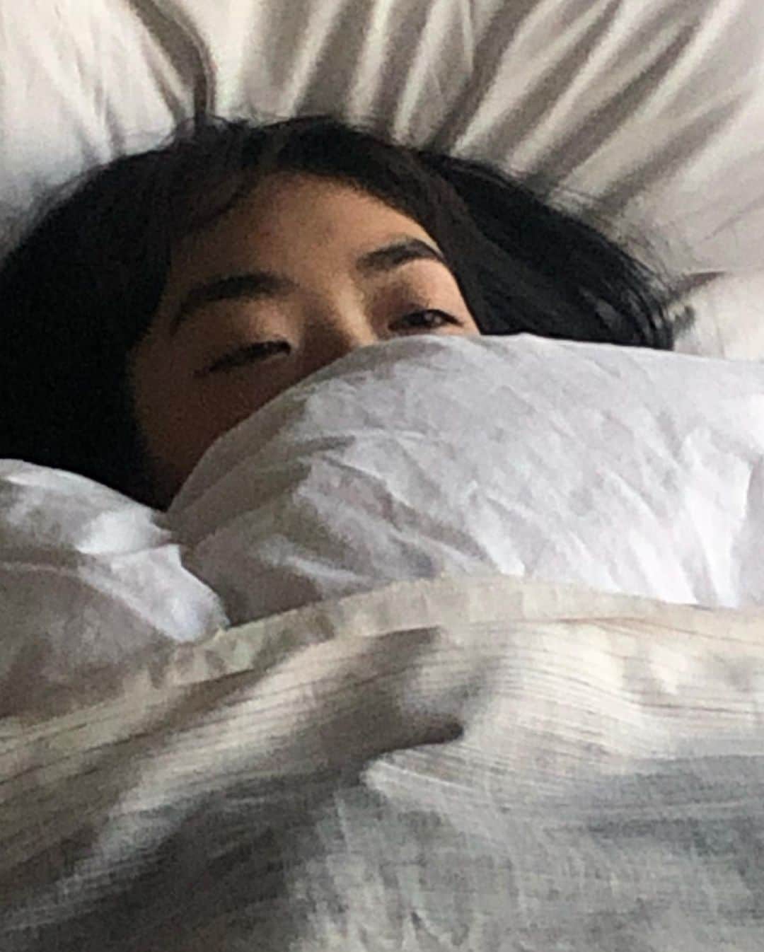 リナ・サワヤマさんのインスタグラム写真 - (リナ・サワヤマInstagram)「2020 mood in selfies xxxxx depression naps xxxxxxxxxxxxxxx how r u all doing xxxxxxxx」11月18日 18時21分 - rinasonline
