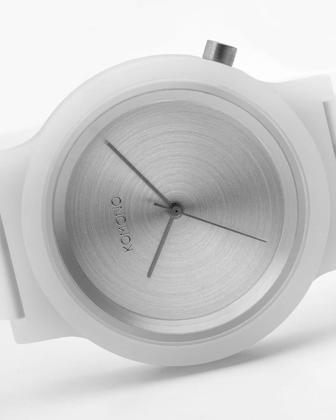 のインスタグラム：「A watch is just the right timeless gift that will never go out of style! Our Mono Orbit watches are the perfect pick to express yourself 👌  Available in different colors to match anyone’s style!   #komono #komonowatches #ikkoopbelgisch」