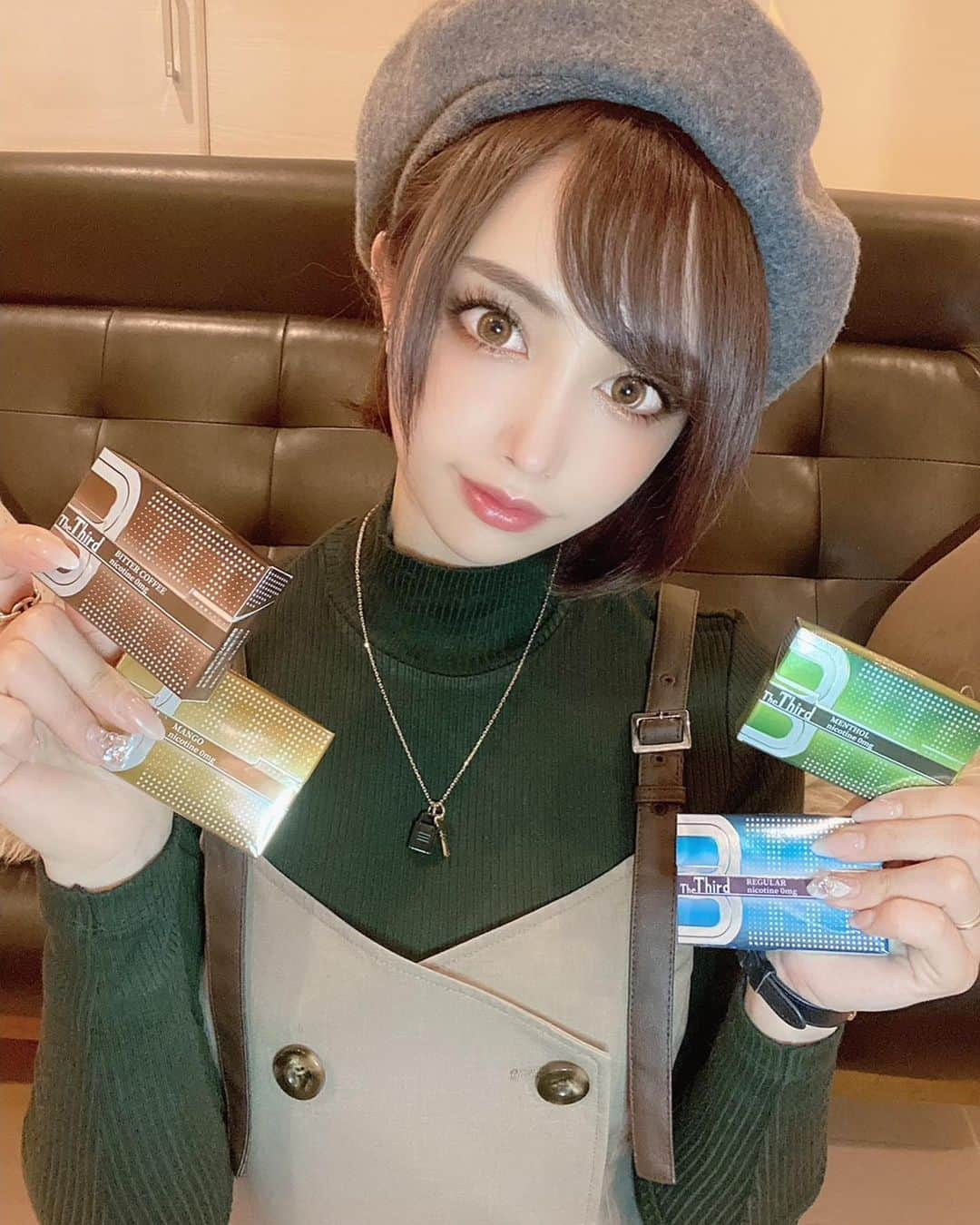 サキ吉さんのインスタグラム写真 - (サキ吉Instagram)「禁煙、減煙したい方に朗報だよ🥰✨ TheThirdって知ってる？💡 @the_third.reiwa  非喫煙者でも吸える、ニコチンが入ってないタバコなの🚬 私はタバコ吸わないんだけど、  彼が隣で吸ってても臭いが気にならないから助かってます🙌 ． これ、なんとiQOSで使えるの✨ 毎日たくさんのタバコを吸う人はそのうち半分をザ サードに変えて減煙してみて🤔 ニコチン摂取量がだいぶ減るよ✨ 休煙日を作るのも有りだよね🙌✨ ． 是非チェックしてみて☺️💞 ． #TheThird  #ザサード  #禁煙  #電子タバコ  #iQOS  #アイコス」11月18日 18時33分 - sakikichi1201