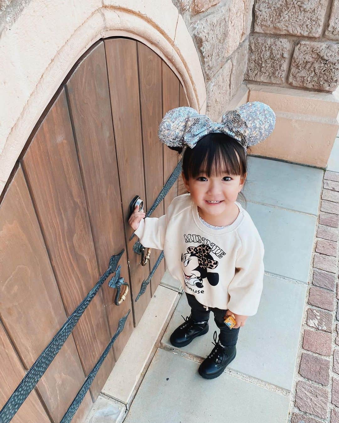 孫きょうのインスタグラム：「happy birthday Mickey & Minnie🐭❤️🎂  #TDL #tokyodisneyland #disneyland #ディズニーランド #ディズニーコーデ」