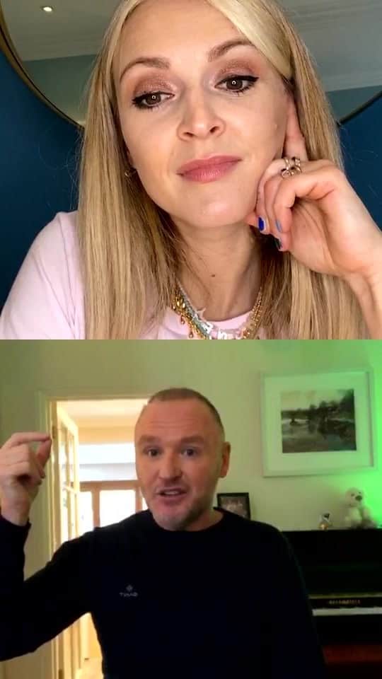 ファーン・コットンのインスタグラム：「What a wonderful start to my day. Talking hope, rewriting our story and awareness in a time of anxiety. If you need a pep up today this is the chat for you. Enjoy 🌟」