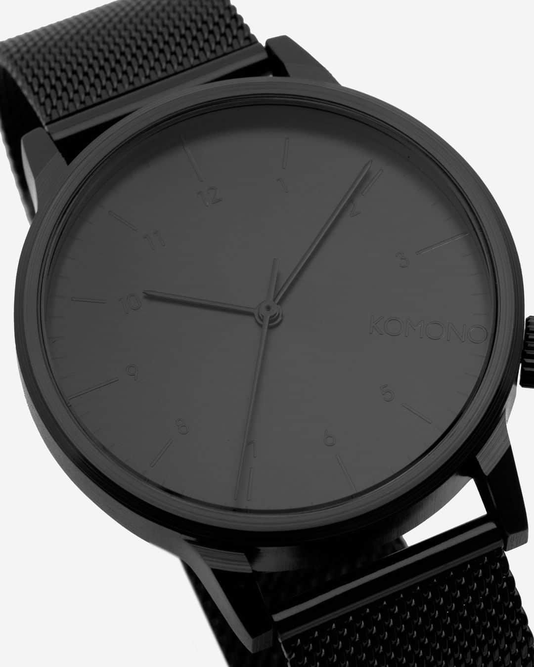 のインスタグラム：「A watch is just the right timeless gift that will never go out of style! Our Winston Royale in black is a great gift for those who love an all black ensemble 🖤  #komono #komonowatches #ikkoopbelgisch」