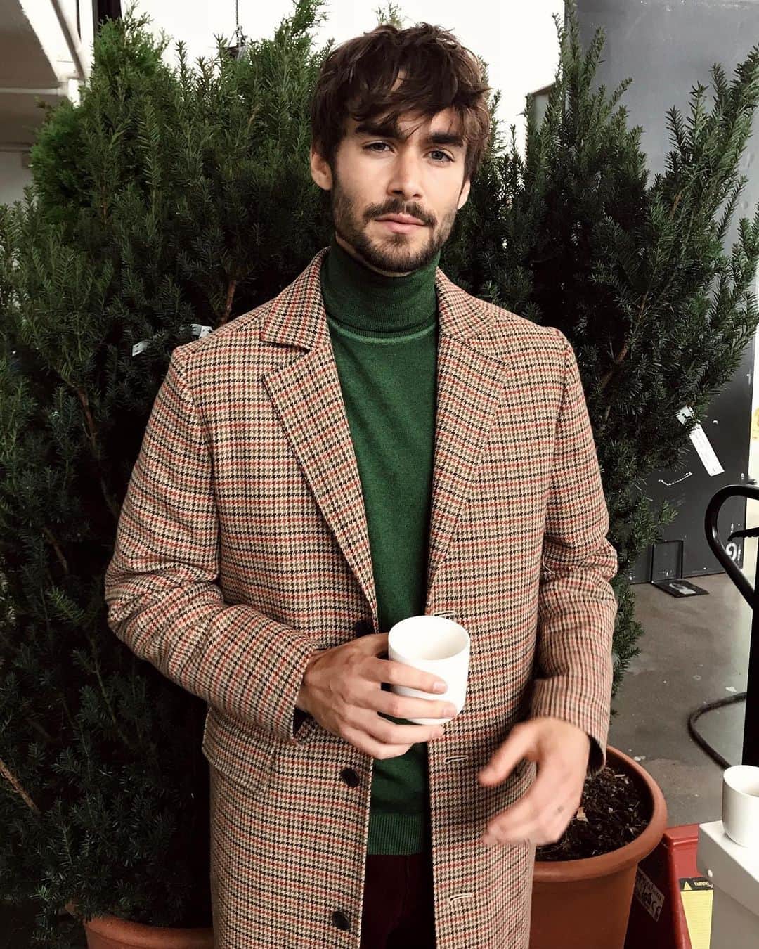 NICOLAS SIMOESのインスタグラム：「Coffee first, always ☕️🍁」