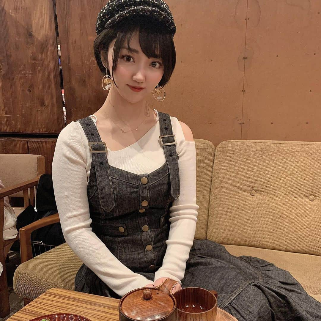 東美希さんのインスタグラム写真 - (東美希Instagram)「⏩swipe⏩ 吉祥寺にあるカフェ「四歩」✨ ここの和紅茶は絶品で、おうちでも楽しんでます♪ 最近キャスケットにはまってるの😊 似合ってるかな？？笑 キャスケット▶️#zara  ジャンパースカート▶️#redyazel  . . . . #吉祥寺カフェ #吉祥寺カフェ巡り  #四歩 #和紅茶 #チーズケーキ」11月18日 18時46分 - amisar11