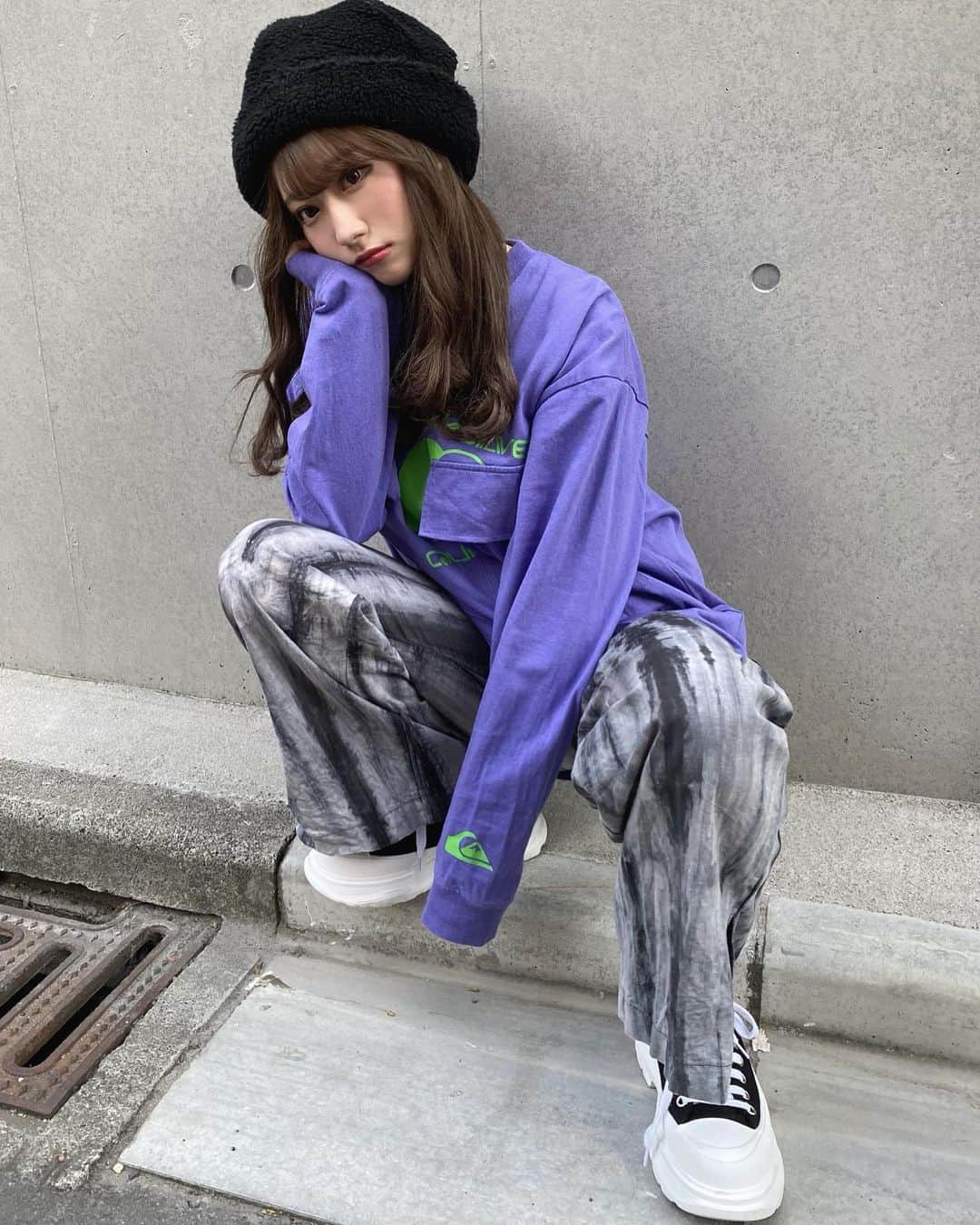 おもてちゃんのインスタグラム：「. 🧬🔫☔️💜🧃🎆」