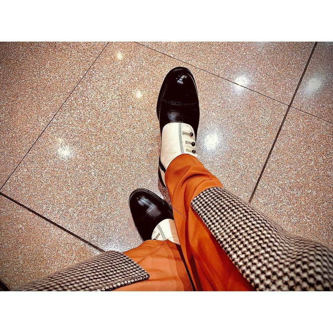 渋谷龍太さんのインスタグラム写真 - (渋谷龍太Instagram)「まア色っぽい靴だこと。  #rollingdubtrio #👞」11月18日 18時53分 - gyakutarou