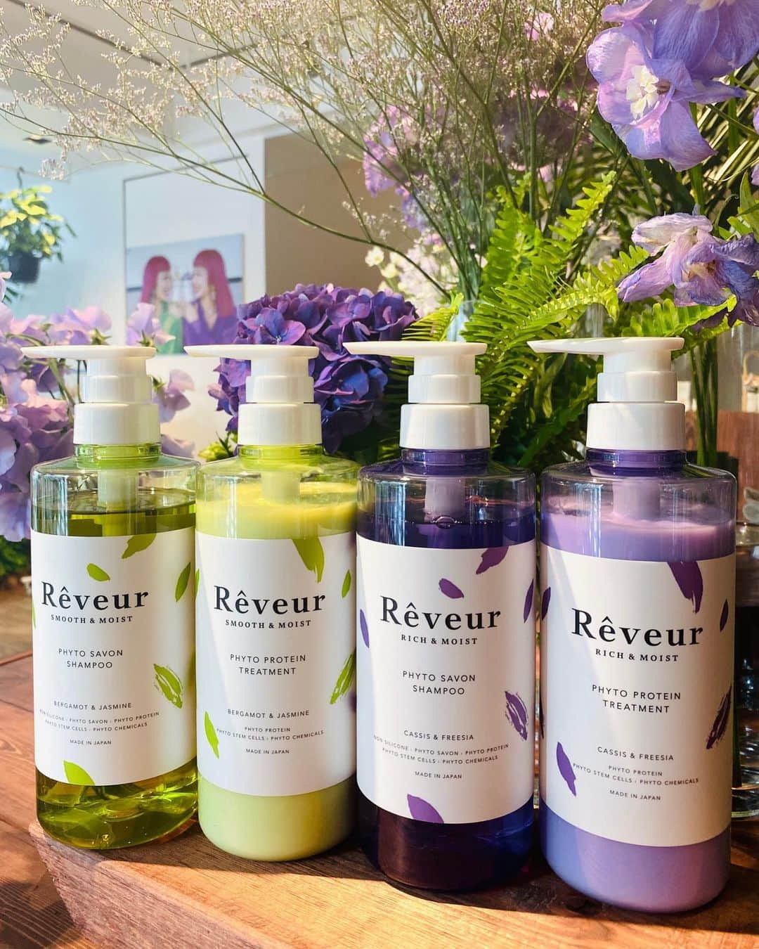 Rêveur(レヴール) のインスタグラム：「POPUPショップ「Rêveur BEAUTY STUDIO」明日も12時～19時でオープンいたします！ さらに、20時からはヨガインストラクター廣田なおさんによるオンラインヨガワークショップを生配信！ お家での夜のリラックスタイムとしてぜひ一緒に身体を動かしてみてくださいね。  Rêveur BEAUTY STUDIOでは、ご来場者全員へのシャンプー＆トリートメントサンプル配布やアパレルブランド「jouetie」とのコラボ商品の限定販売なども行っておりますので、会場へのご来場もお待ちしております✨ また、明日から特別キャンペーンも実施予定です！どうぞお楽しみに✨  ＜今週のインスタグラムライブ配信コンテンツ＞  ■11月19日（木）20:00～ 「オンラインヨガワークショップ」 インストラクター：廣田なおさん ゲスト：柴田ひかりさん  ■11月21日（土）15:00～ 「たんぱく質は髪も肌も身体にも大事　 プロテインひろこ×管理栄養士・高杉保美トークショー supported by FYTTE」  ■11月21日（土）19:00～ 「たんぱく質は髪も肌も身体にも大事　 高橋メアリージュン×プロテインひろこ×管理栄養士・高杉保美トークショー supported by FYTTE」  #レヴール #ヘアケア #期間限定ショップ #popupショップ」