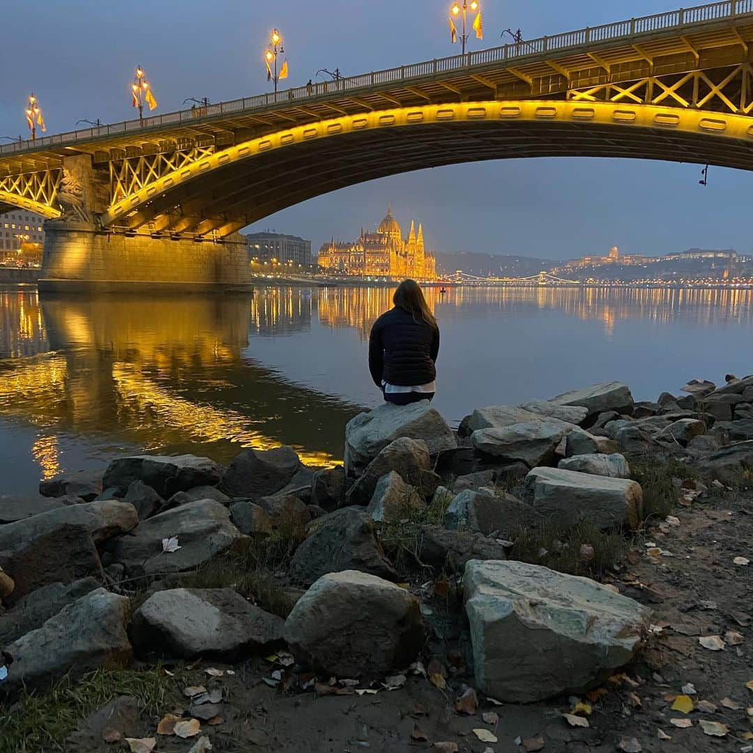 ブリージャ・ラーソンのインスタグラム：「Before we leave the Budapest bubble we will have spent 44 days here on Margaret Island. It is different from a “typical trip” where we can actually explore the city we’re in but we’re in a global pandemic and the opportunity to compete safely with the best in the world is incredible within itself. And there have been so many growing experiences and so much time to reflect and work on ourselves while competing in the only professional swim league. I’ll continue to be grateful for this experience and the people that have been brought into my life because of it.」