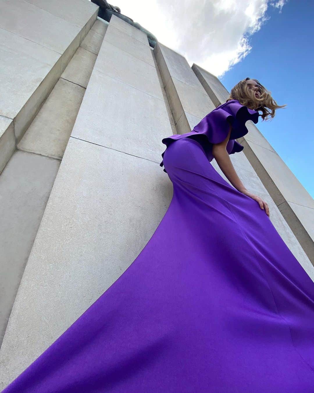 のインスタグラム：「With an open back and delicate ruffles, this statuesque silhouette plays on the notes of femininity and is an ode to sensual structure.  Avec un dos nu souligné de volants délicats, cette silhouette sculpturale et féminine est une ode à la sensualité.  #PauleKa」