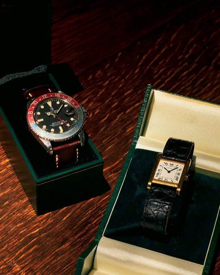 GQ JAPANさんのインスタグラム写真 - (GQ JAPANInstagram)「「今までと同じように毎朝の時計選びは楽しみのひとつだ。それは本来の日常を忘れずに、自由の意味を問い続けることを諦めてしまわないために自分に必要な儀式だとも思っている」  パンデミックを受けて、時計との付き合い方はどうなっていくのか。時計愛好家の演出家、河毛俊作にとって「時計をつける意味」とは？@gqjapan のプロフィールリンクから✅  Photo: Teppei Hoshida Words: Shunsaku Kawake  #watch #時計」11月18日 19時00分 - gqjapan