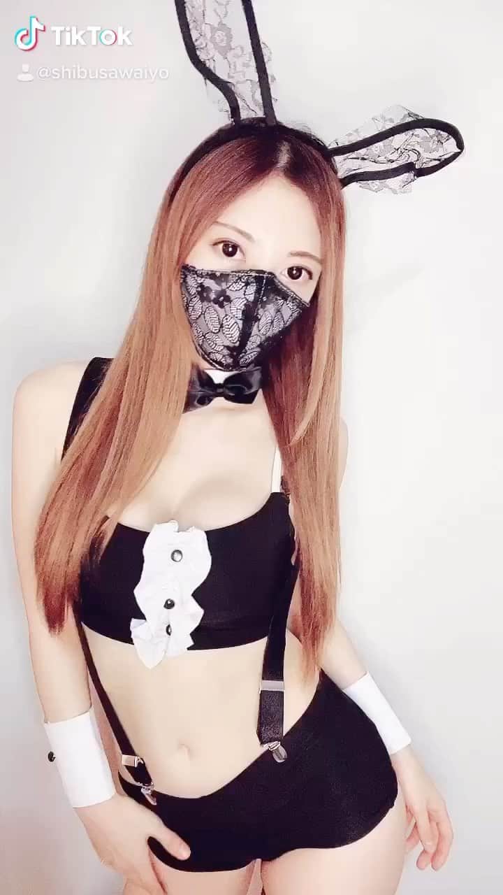 渋沢一葉のインスタグラム：「#iyoshibusawa #渋沢一葉 #fyp #Japanese #japanesegirl #bunny #bunnygirl #hip #おしり　#コスプレ　#バニーガール #グラビア#水着　#bikini #tiktok」