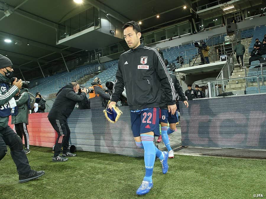 日本サッカー協会さんのインスタグラム写真 - (日本サッカー協会Instagram)「【2020.11.18 Match Photo①📸】 　 🏆国際親善試合 ⌚11.18(水) 5:00KO（日本時間） 🆚メキシコ🇲🇽 📍シュタディオン・リーベナウ 　 GK 23 #シュミットダニエル DF 16 #冨安健洋 19 #酒井宏樹 22 #吉田麻也 MF 4 #中山雄太 6 #遠藤航 7 #柴崎岳 8 #原口元気 9 #鎌田大地 14 #伊東純也 FW 11 #鈴木武蔵 　 (SUB) GK 1 #川島永嗣 12 #権田修一 DF 2 #植田直通 3 #室屋成 5 #長友佑都 20 #板倉滉 24 #菅原由勢 MF 10 #南野拓実 13 #橋本拳人 17 #久保建英 25 #三好康児 FW 18 #浅野拓磨 　 監督 #森保一 　 ✅活動中の様子を映した #TeamCam は YouTubeチャンネル #JFATV で配信中！ 　　 #daihyo #jfa #SAMURAIBLUE #新しい景色を2022」11月18日 19時14分 - japanfootballassociation