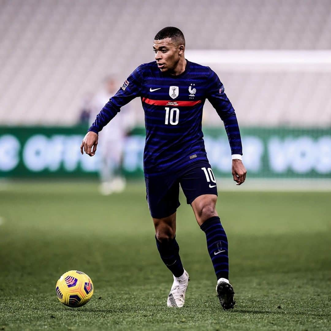 リーグ・アンさんのインスタグラム写真 - (リーグ・アンInstagram)「🇫🇷🥇 L'@equipedefrance finit en tête de son groupe et @k.mbappe retrouve les terrains 🔝  France finish top of their group and Mbappe is back!  #FRASUE #mbappe #kimpembe #nzonzi #giroud #griezmann #pavard #coman #rabiot #thuram」11月18日 19時16分 - ligue1ubereats