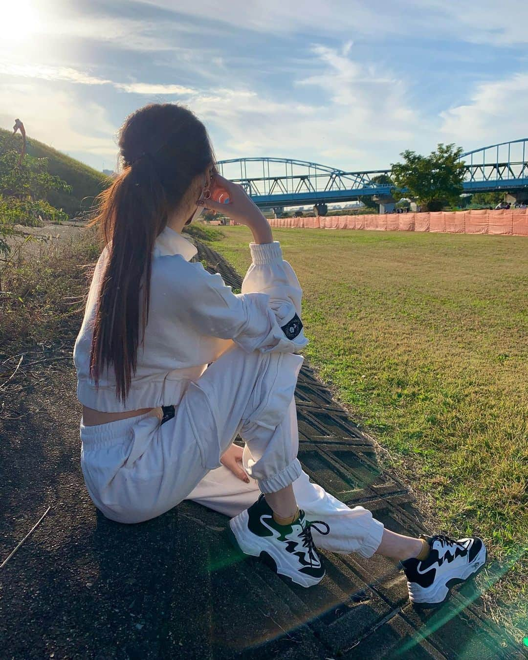 miuさんのインスタグラム写真 - (miuInstagram)「最近はお姉ちゃんの🐶と広場でお散歩🧡」11月18日 19時27分 - sq._.mu