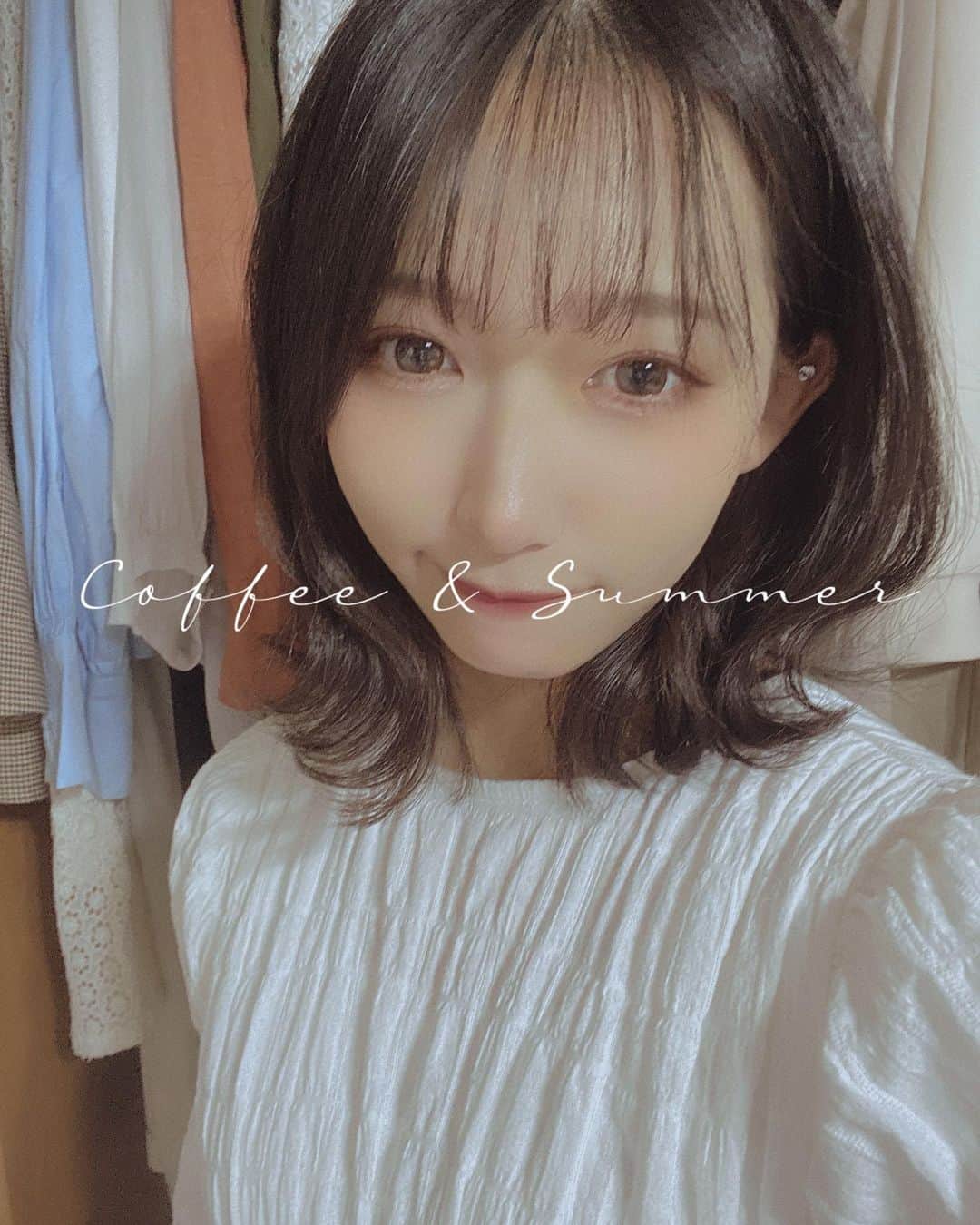 のインスタグラム：「このエフェクトがお気に入りのようです coffee飲めないし全然summerじゃないけど☕️ 久しぶりにカラコン入れた日👀 裸眼とカラコンどっちが好き？」