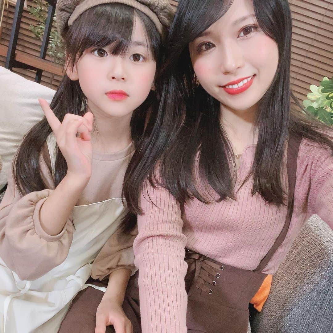 ゆわももチャンネルさんのインスタグラム写真 - (ゆわももチャンネルInstagram)「秋コーデって感じです😍❤️✨  今日はとある撮影がありました！  すーっごく久しぶりに、とくに平日に家以外にいるって感じがしたなぁ🙇‍♀️  （もちろん外出時はマスク、消毒など対策）  皆さん、いつも優しいDM本当に励まされています！😊❤️✨✨  みんながいるから頑張れるのです！🙏  #親子コーデ  #UUUM #親子写真 #秋コーデ #ママコーデ #小学生コーデ」11月18日 19時37分 - atsumi.y_m