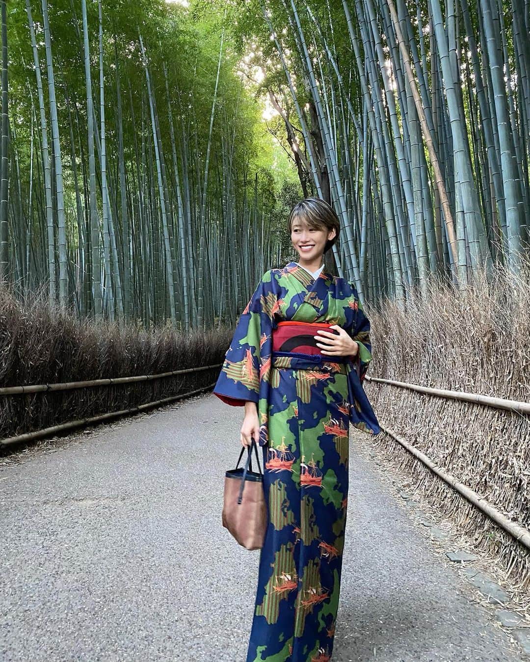 のインスタグラム：「Arashiyama ‼︎ #京都  #嵐山  #着物  #arashiyama #kyoto #kimono」