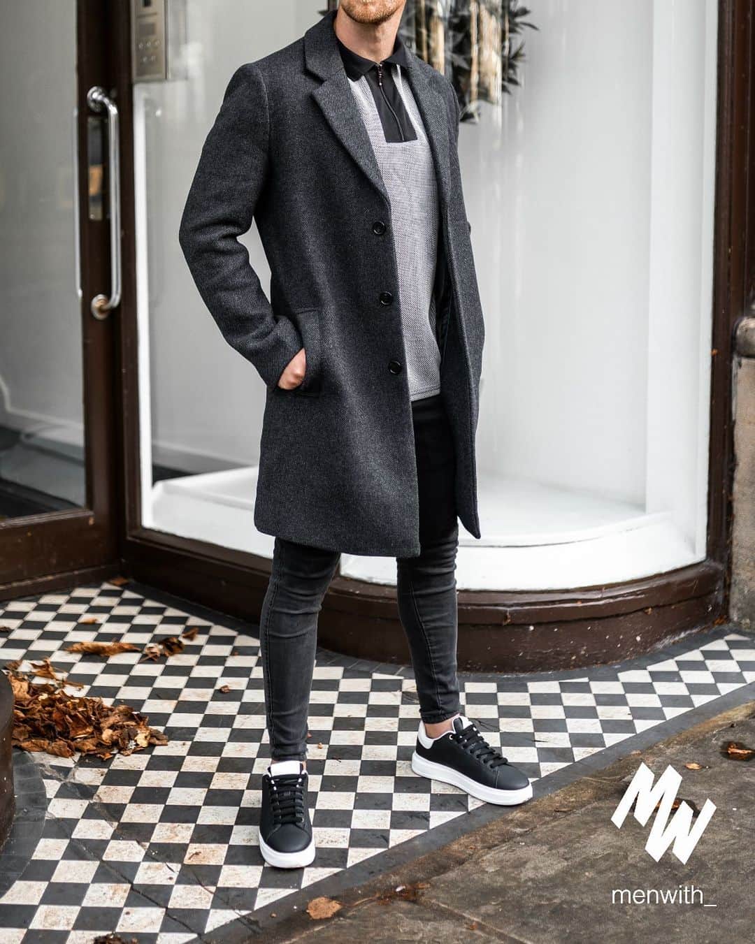 Men Withのインスタグラム：「Great photo of our dear friend @dannygibbons90 👌🏽 #menwithstreetstyle」