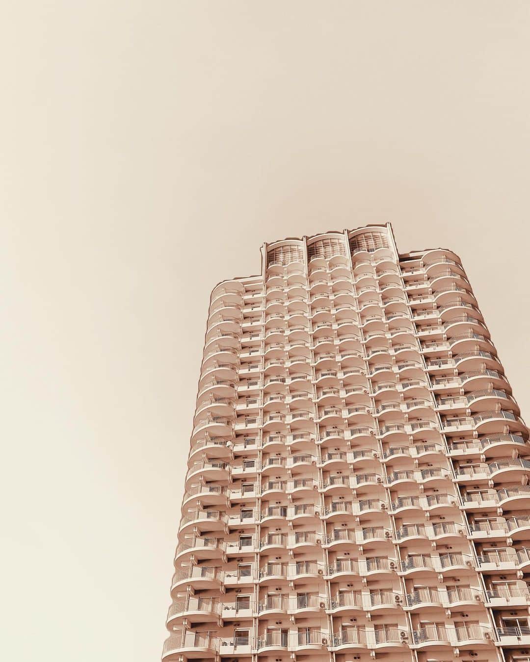 後藤正文のインスタグラム：「WilcoのYANKEE HOTEL FOXTROT風。撮影で遠出しました。」