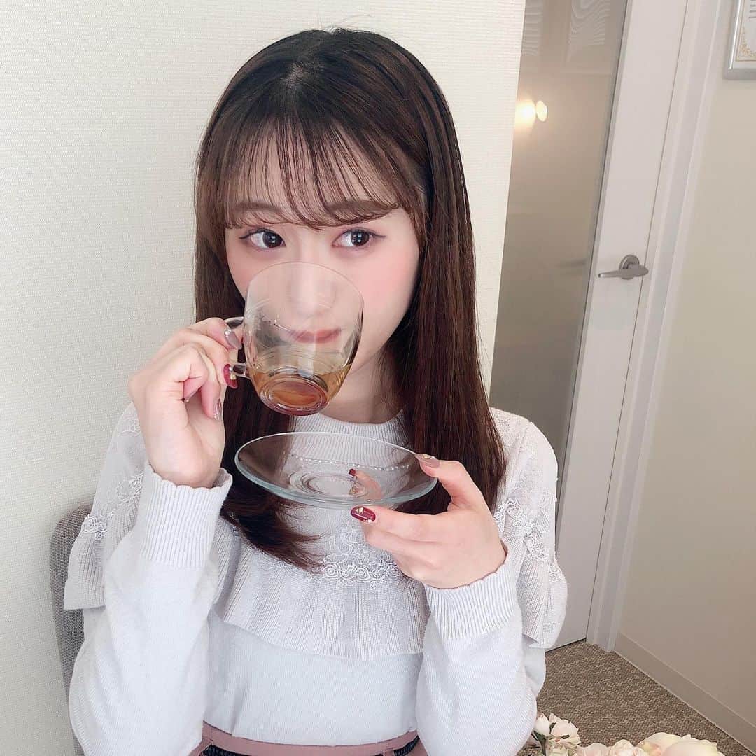 のインスタグラム：「. 今日はゼミの発表でした🌱  ゼミ生のみなさん、温かい方ばかりで安心して発表できました笑  アットホームな感じで、自由に話せる時間なので、ついべらべら喋ってしまいました😂  聞いてくれたゼミのみなさんありがとう🌈  .」
