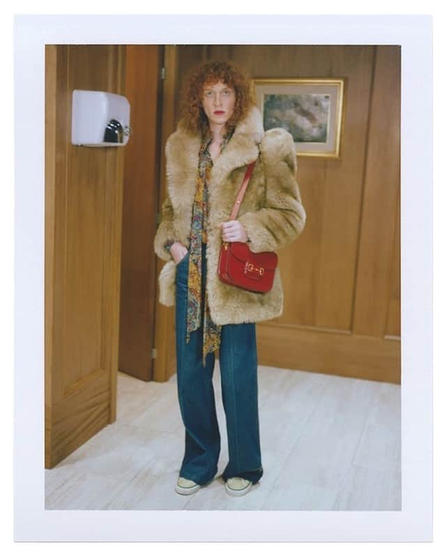 グッチさんのインスタグラム写真 - (グッチInstagram)「Captured by @gus_van_sant, new looks from @alessandro_michele’s collection appear in Episode 2 ‘At The Café’: an optical printed tailoring look is styled with the #GucciDionysus bag, a character in a fake fur coat wears @guccibeauty lipstick in Rouge à Lèvres Satin shade 25* ‘Goldie Red’ and a checked tote bag with the mirrored Gucci lettering: ICCUG (image 5). Watch the new episode from ‘Ouverture Of Something That Never Ended’ through link in bio or on @gucci. #GucciFest #GucciOuverture #AlessandroMichele」11月18日 20時00分 - gucci