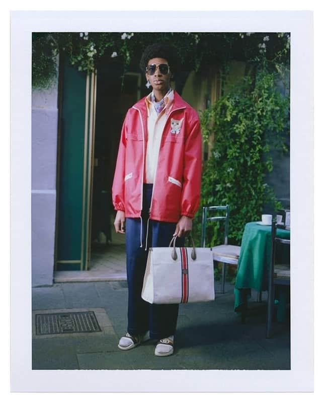 グッチさんのインスタグラム写真 - (グッチInstagram)「Captured by @gus_van_sant, new looks from @alessandro_michele’s collection appear in Episode 2 ‘At The Café’: an optical printed tailoring look is styled with the #GucciDionysus bag, a character in a fake fur coat wears @guccibeauty lipstick in Rouge à Lèvres Satin shade 25* ‘Goldie Red’ and a checked tote bag with the mirrored Gucci lettering: ICCUG (image 5). Watch the new episode from ‘Ouverture Of Something That Never Ended’ through link in bio or on @gucci. #GucciFest #GucciOuverture #AlessandroMichele」11月18日 20時00分 - gucci