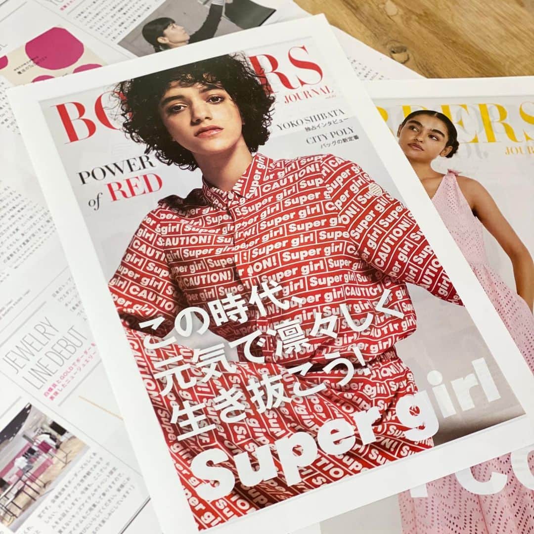 BORDERS at BALCONYのインスタグラム：「公式オンラインストアでは⁠⠀ お買い上げいただいた商品と一緒に、⁠⠀ BORDERS JOUNALをお配りしています📣📣⁠⠀ ⁠⠀ コレクションのテーマやボーダーズの最新ニュースなど⁠⠀ 盛りだくさんの内容！⁠⠀ シーズンごとに発行しているこちらのスペシャルなタブロイドは⁠⠀ POP UPイベントでもご覧いただけます📰✨⁠⠀ ⁠⠀ ⁠⠀ ちらっと春夏の準備も進んでおります👀！！！⁠⠀ ⁠⠀ ボーダーズの今を見逃さないでくださいね！！⁠⠀ ⁠⠀ ⁠⠀ ⁠⠀ ⁠⠀ #bordersatbalcony #ボーダーズアットバルコニー #ボーダーズ #BORDERS #柴田陽子 #yokoshibata⁠⠀ #popup #popupstore #popupshop #ポップアップ」