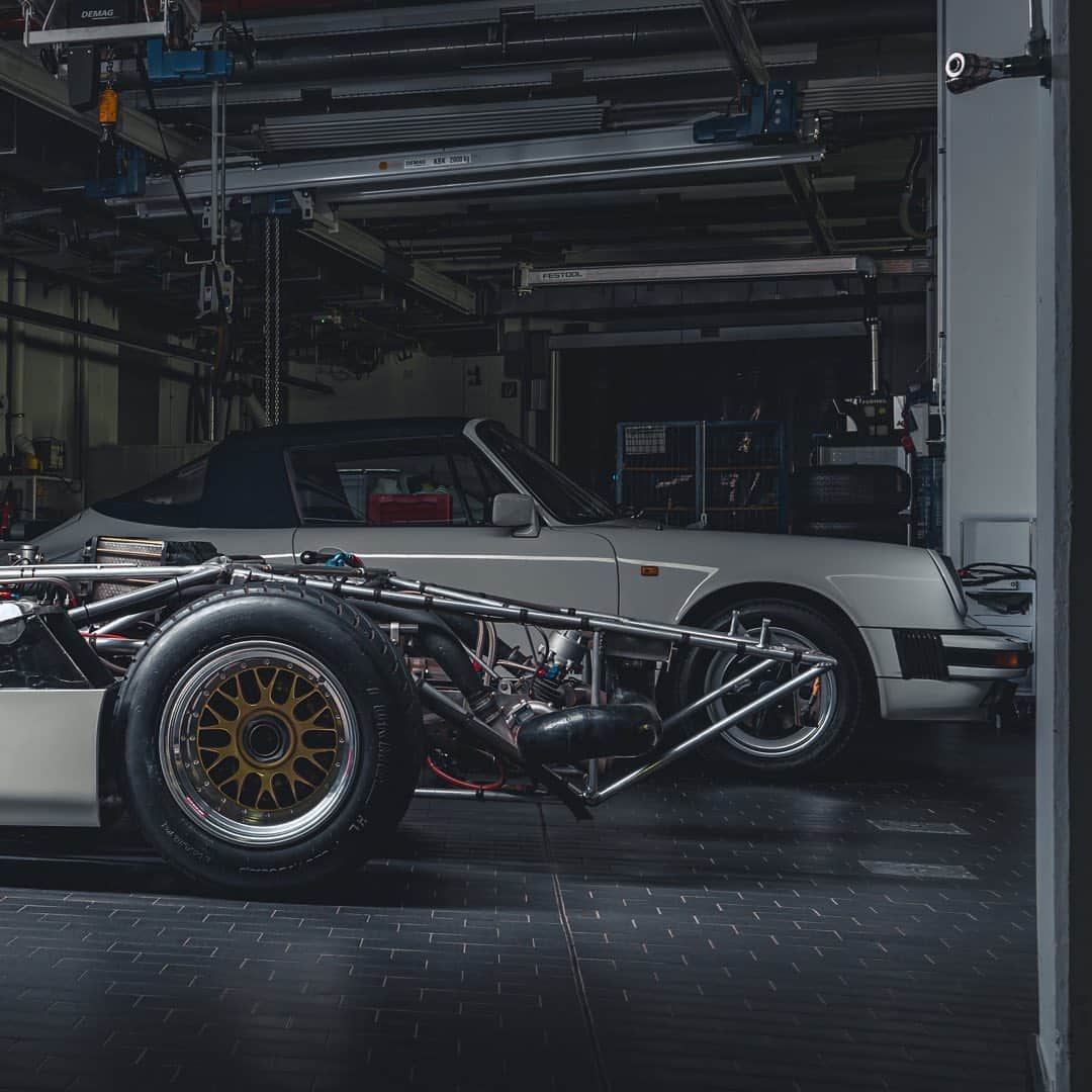 Porscheさんのインスタグラム写真 - (PorscheInstagram)「Standing as a symbol of power and technology for decades, the 911 Turbo packs in quite some history. @porsche.museum teamed up with @thespeedhunters to look at the past and present of this long line of greatness. Link in bio.  (📸 @mark_scenemedia) __ 911 Turbo: Fuel consumption combined: 11,1 l/100 km; CO2 emissions combined: 254 g/km I https://porsche.click/DAT-Leitfaden I Status: 11/2020」11月18日 20時12分 - porsche